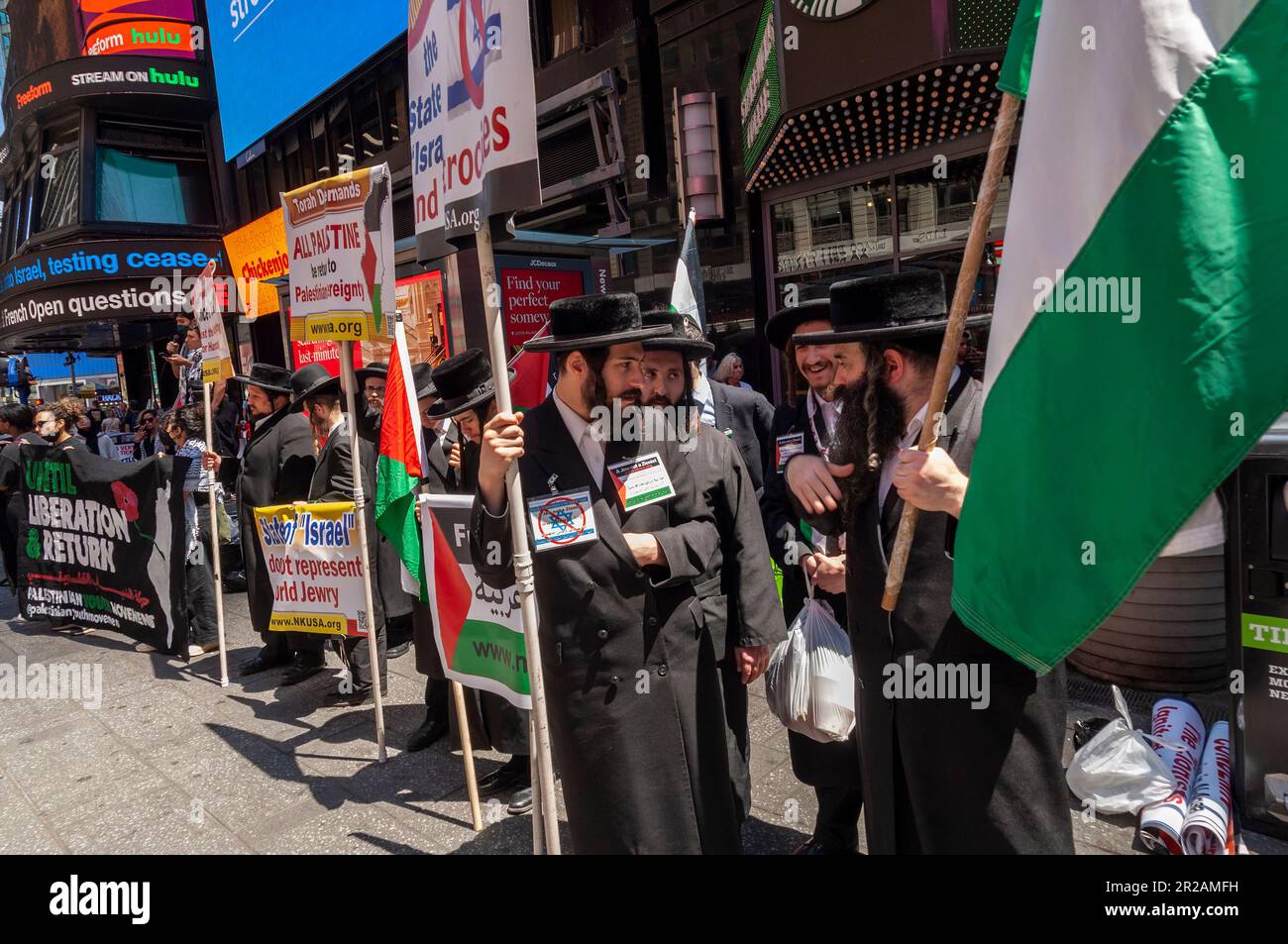 Orthodox Jewish members of the anti-Zionist Neturei Karta join Palestinians and their supporters protesting their treatment by the Israel government and celebrate Nakba Day, on Sunday, May 14, 2023 in Times Square in New York. (© Richard B. Levine) Stock Photo