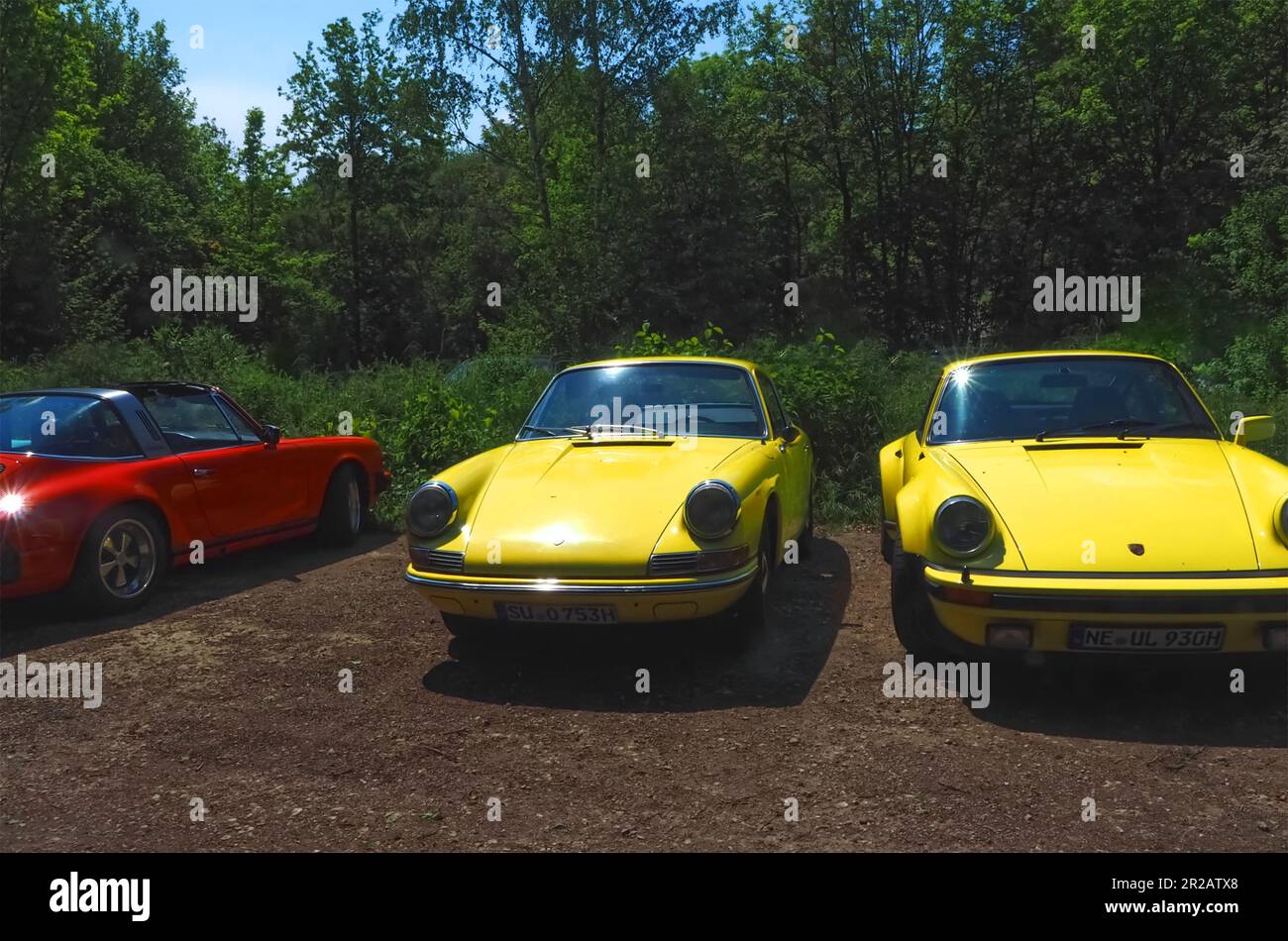 Classic porsche race cars hi-res stock photography and images - Alamy