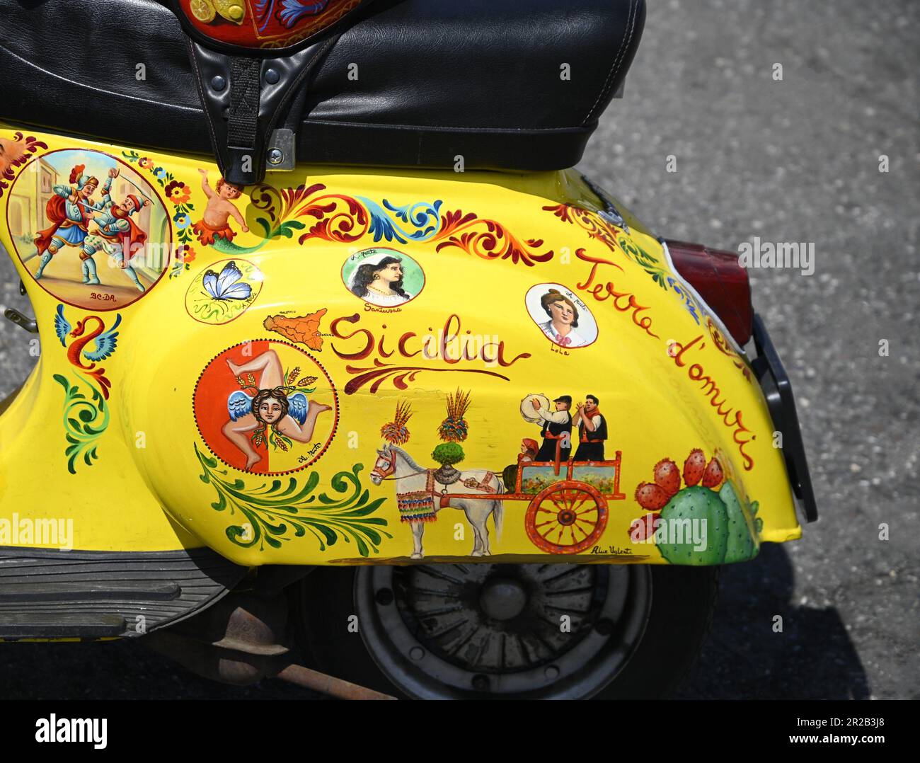 Custom painted scooter hires stock photography and images Alamy