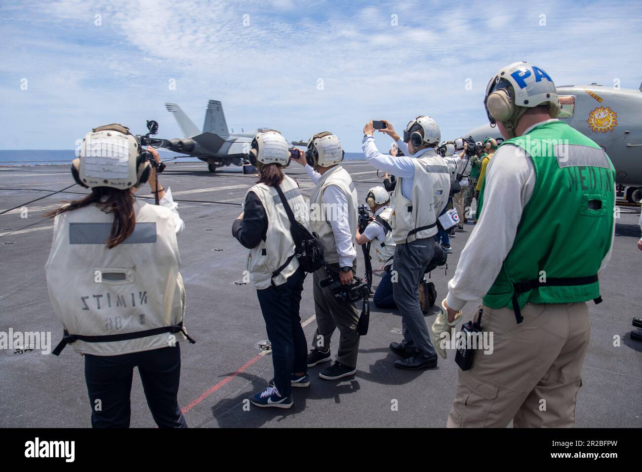 230517NDU6221042 PHILIPPINE SEA (May 17, 2023) Japanese and U.S