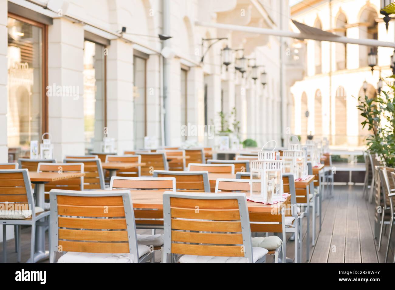 Cafe store terrace table hi-res stock photography and images - Alamy