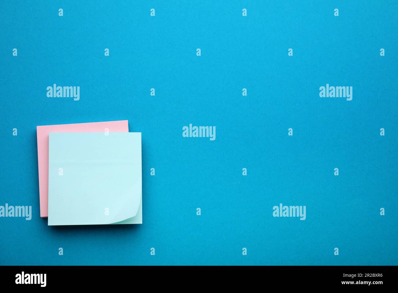 Paper notes on blue background, top view Stock Photo - Alamy