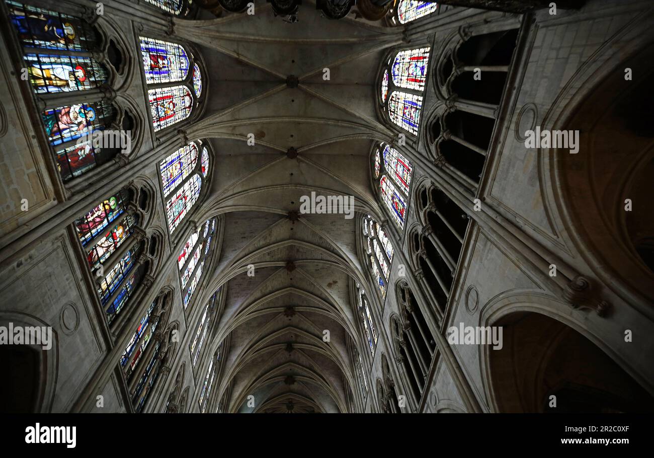Looking up the ceiling - Saint-Severin Church - Paris, France Stock Photo