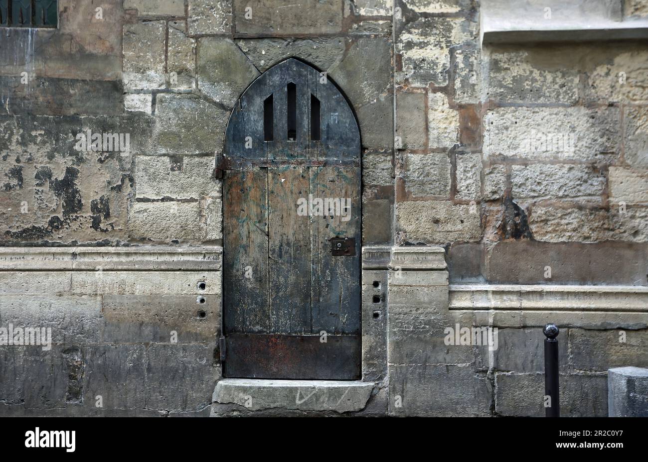 Old door to Saint-Severin, Paris Stock Photo