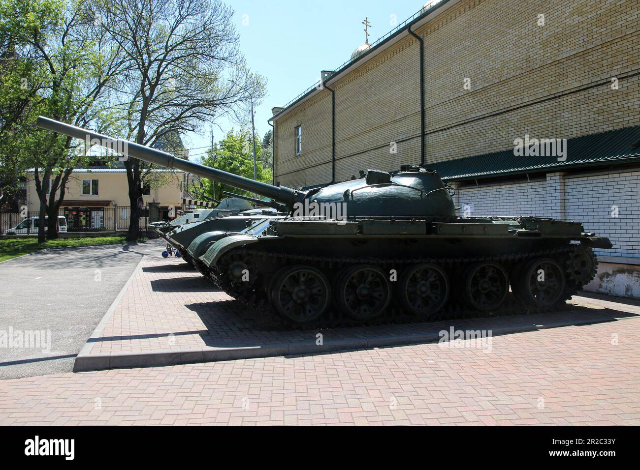 Kislovodsk, Russia. 18th May, 2023. The Russian T-62 tank, which can be used by the Army, is presented at the exhibition of military equipment in the Kislovodsk Historical Museum 'Fortress', located in the city of Kislovodsk, Russian Federation. Credit: SOPA Images Limited/Alamy Live News Stock Photo