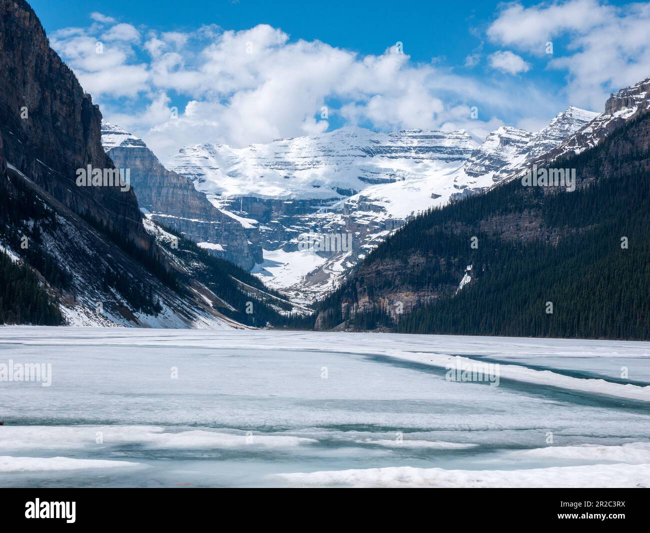 Lake louise winter frozen sunrise hi-res stock photography and images ...