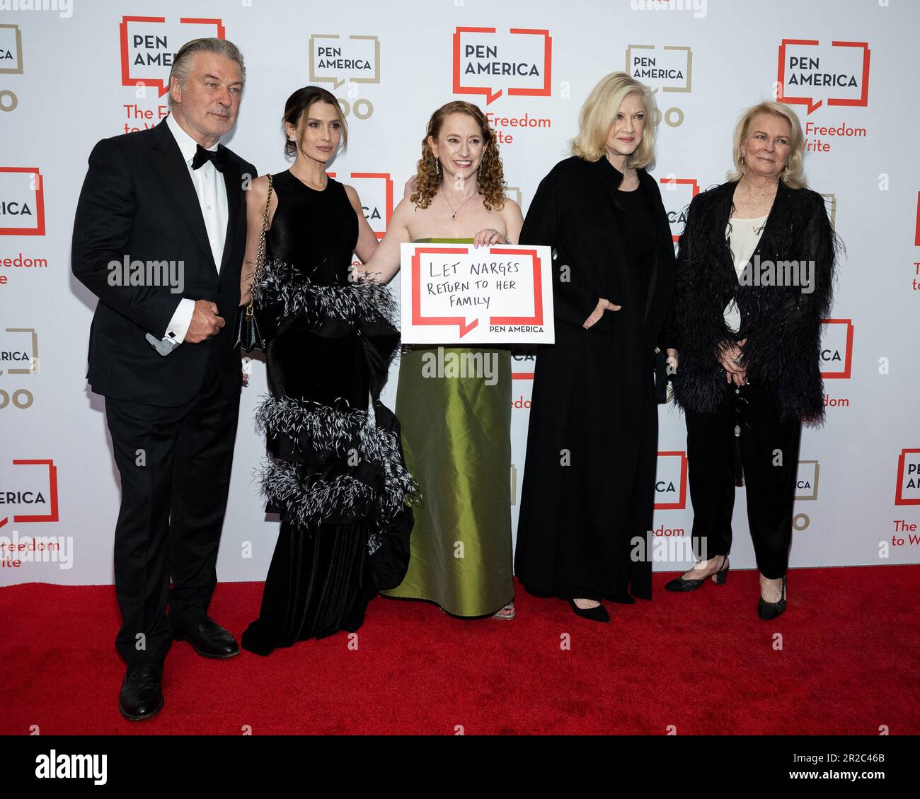 New York, USA. 18th May, 2023. (L-R) Alec Baldwin, Hilaria Baldwin, Suzanne Nossel, Diane Sawyer, and Candice Bergen arrive on the red carpet for the 2023 PEN America Literary Gala at The Museum of Natural History in New York, New York, on May 18, 2023. (Photo by Gabriele Holtermann/Sipa USA) Credit: Sipa USA/Alamy Live News Stock Photo