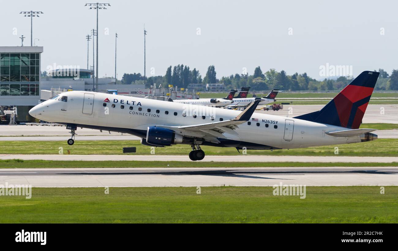 Embraer erj 175ll aircraft hi-res stock photography and images - Alamy