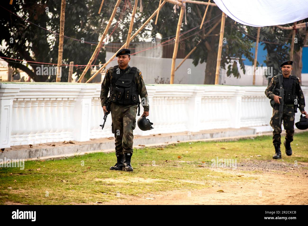 Indian army weapons hi-res stock photography and images - Alamy