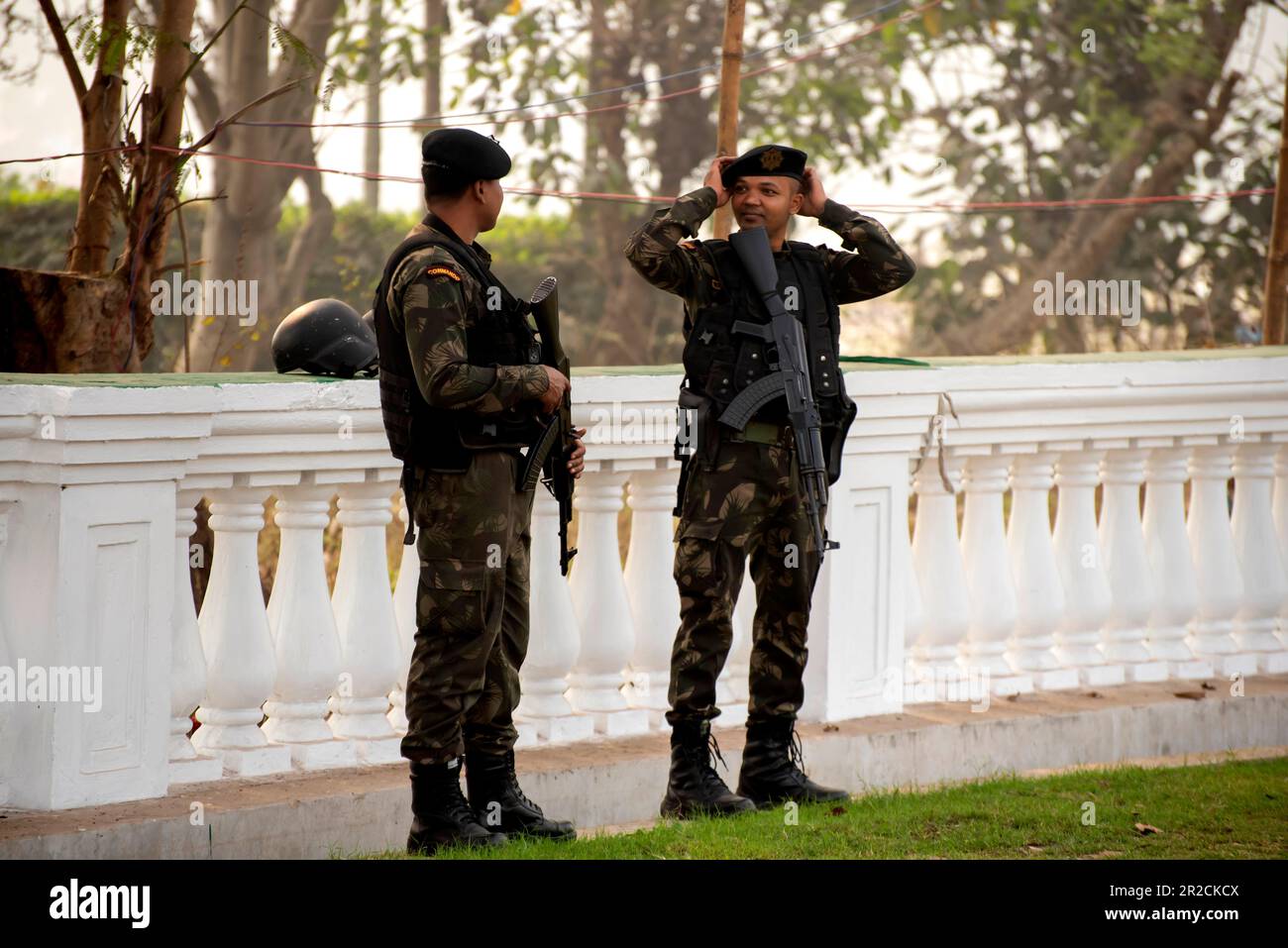Indian army weapons hi-res stock photography and images - Alamy