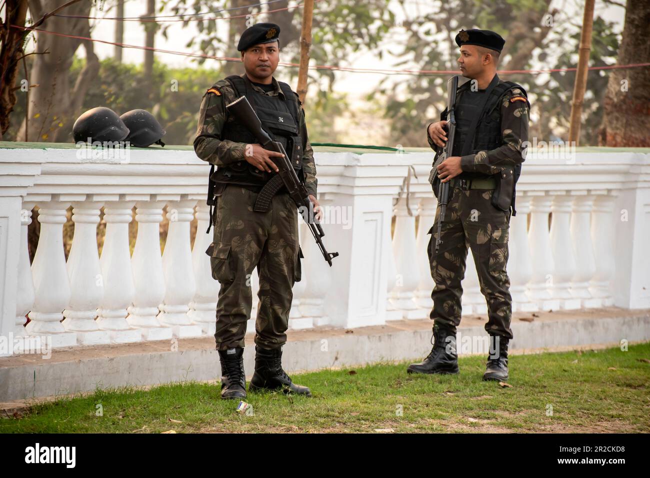 Indian army weapons hi-res stock photography and images - Alamy