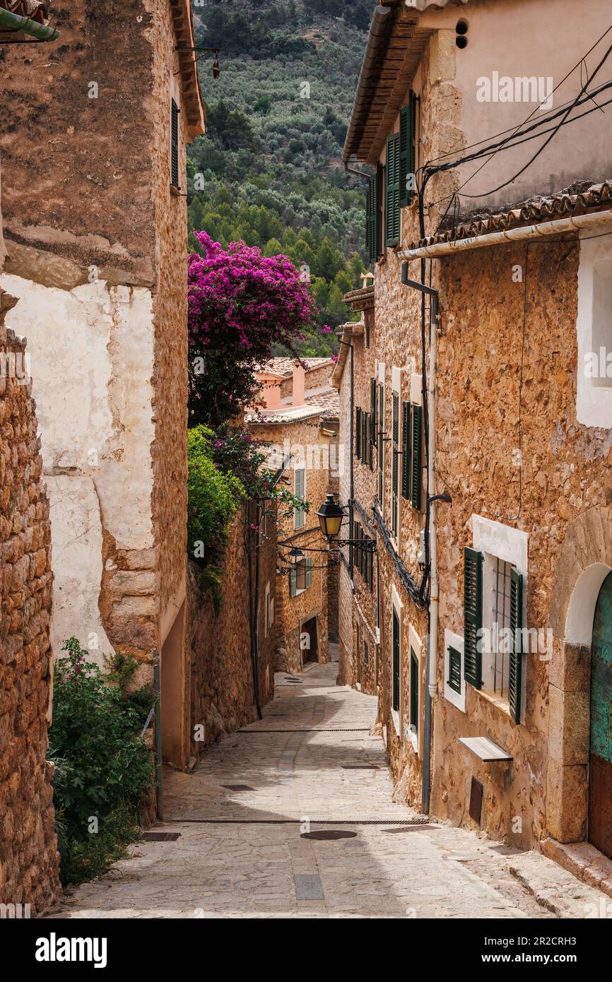 traditional-mountain-village-fornalutx-in-mallorca-typical-street-in-a