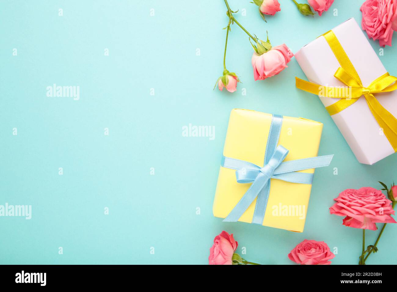 Valentines day background with pink roses and gift box on mint ...