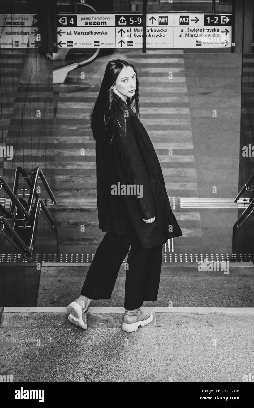 Eatching Step Black'n white photo of girl eatching back in the metro Stock Photo - Alamy