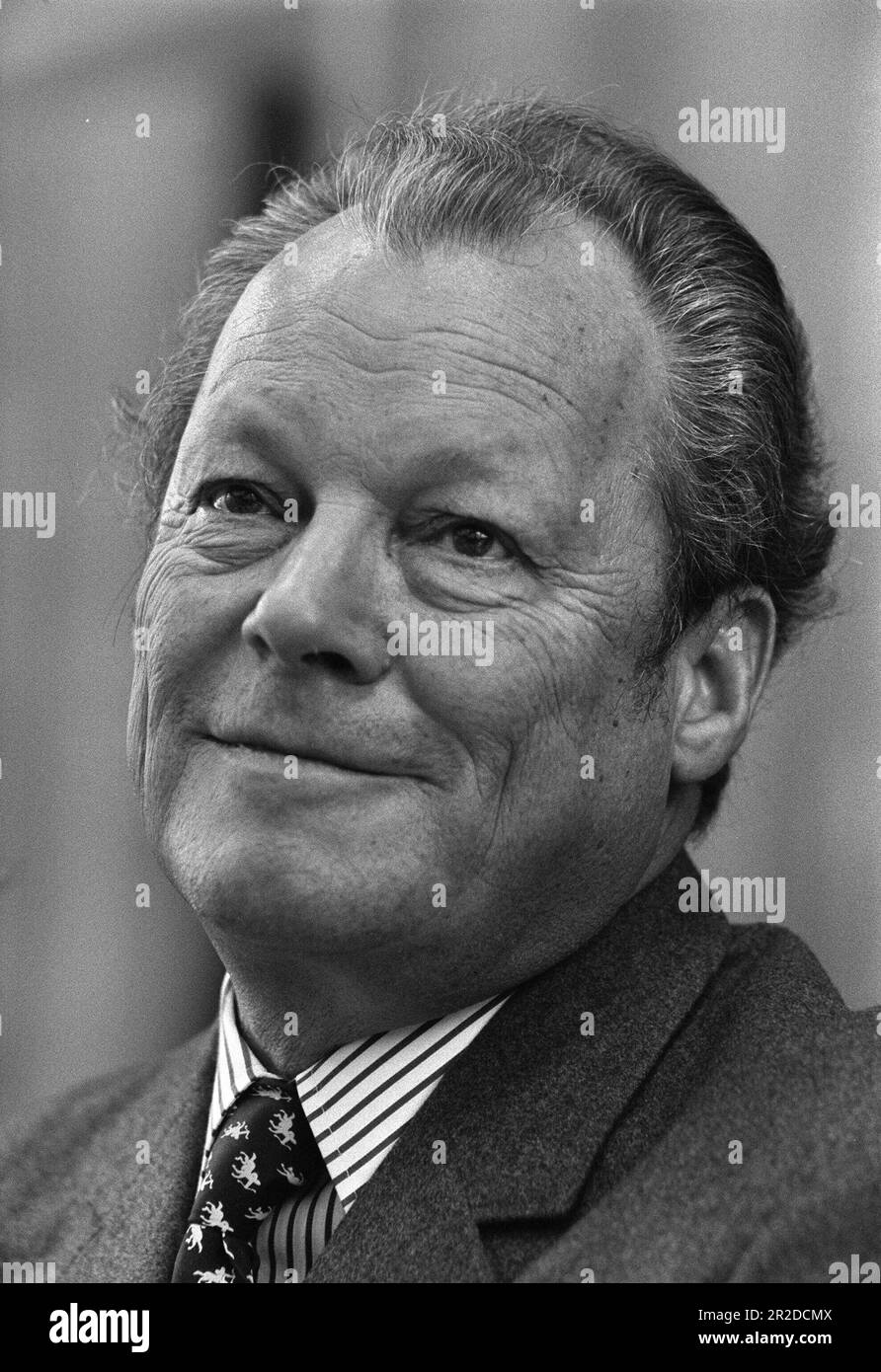 ARCHIVE PHOTO: The SPD will be 160 years old on May 23, 2023, Willy BRANDT, Germany, politician, SPD, Federal Chancellor, portrait, portrait, vertical format, slightly to the side, mild, gently smiling, smile, black and white photo, November 16, 1973. 10/09/2007. ?SVEN SIMON#Prinzess-Luise-Strasse 41#45479 Muelheim/R uhr #tel. 0208/9413250#fax. 0208/9413260# Postgiro Essen No. 244 293 433 (BLZ 360 100 43)# www.SvenSimon.net. Stock Photo