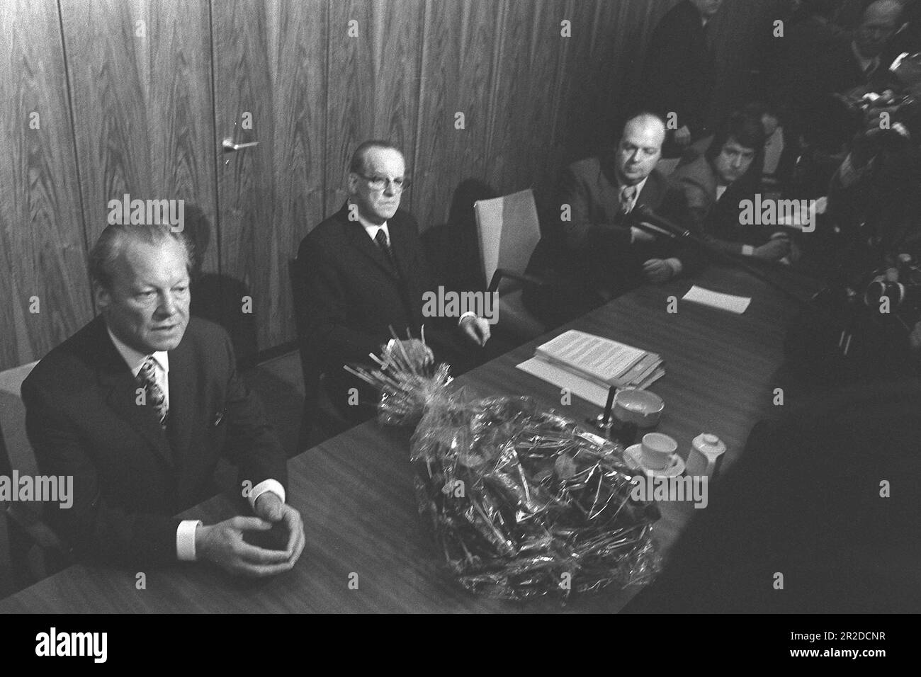 ARCHIVE PHOTO: The SPD will be 160 years old on May 23, 2023, Federal Chancellor Willy BRANDT, SPD (left) is sitting at the table in the parliamentary group hall after his resignation, Herbert WEHNER next to him, a bouquet of flowers on the table, SW photo, May 7th, 1974. ?SVEN SIMON, Princess-Luise-Str.41#45479 Muelheim/Ruhr#tel.0208/9413250#fax 0208/9413260#account 1428150 Commerzbank Essen BLZ 36040039 #www.SvenSimon.net#e-mail:SvenSimon@t -online.de. Stock Photo
