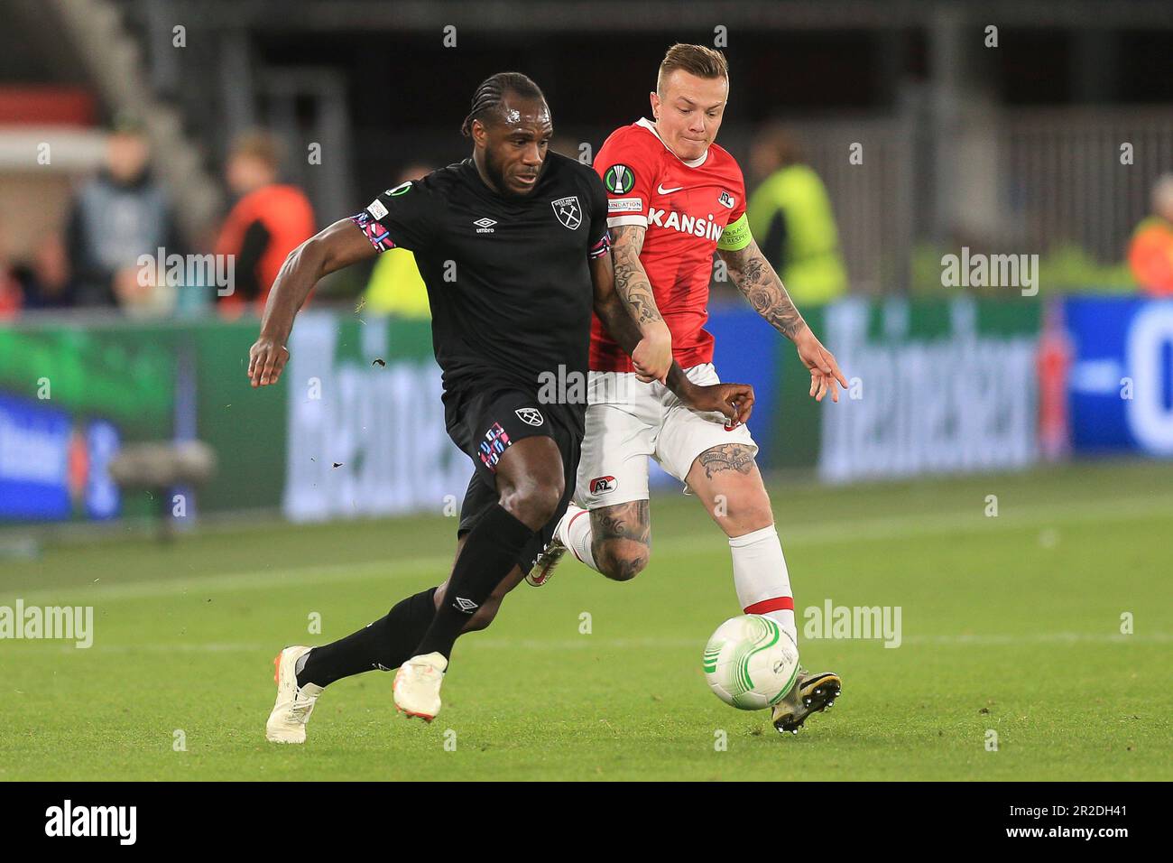 Amsterdam, Netherlands. 18th May, 2023. Michail Antonio of West Ham United and Jordy Clasie of AZ Alkmaar during the UEFA Conference League Semi Final second leg match between AZ Alkmaar and West Ham United at AFAS Stadion on May 18th 2023 in Amsterdam, Netherlands. (Photo by Daniel Chesterton/phcimages.com) Credit: PHC Images/Alamy Live News Stock Photo