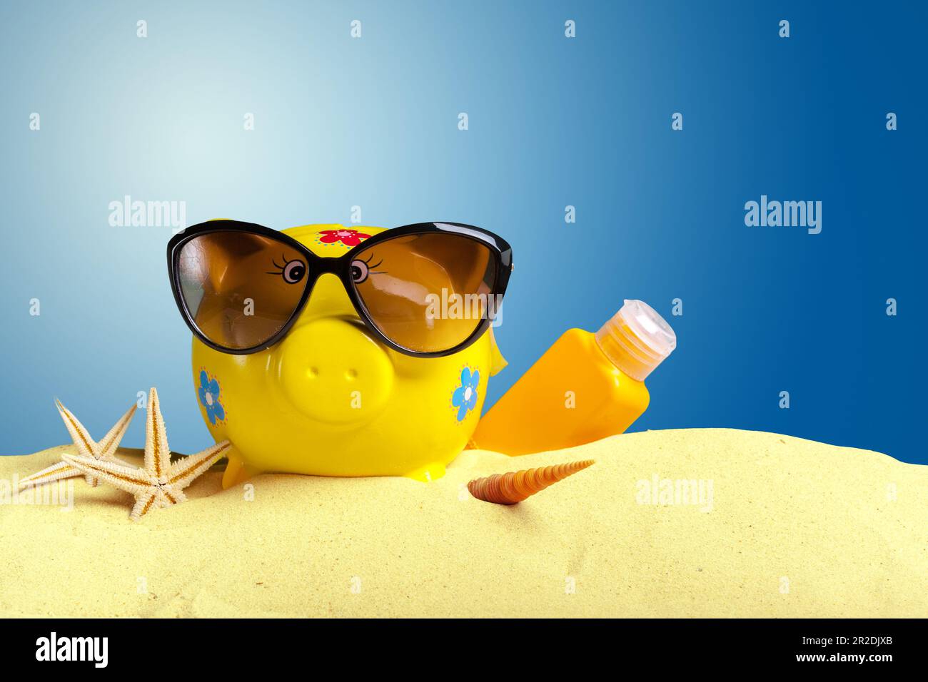 Summer piggy bank with sunglasses on the beach Stock Photo - Alamy