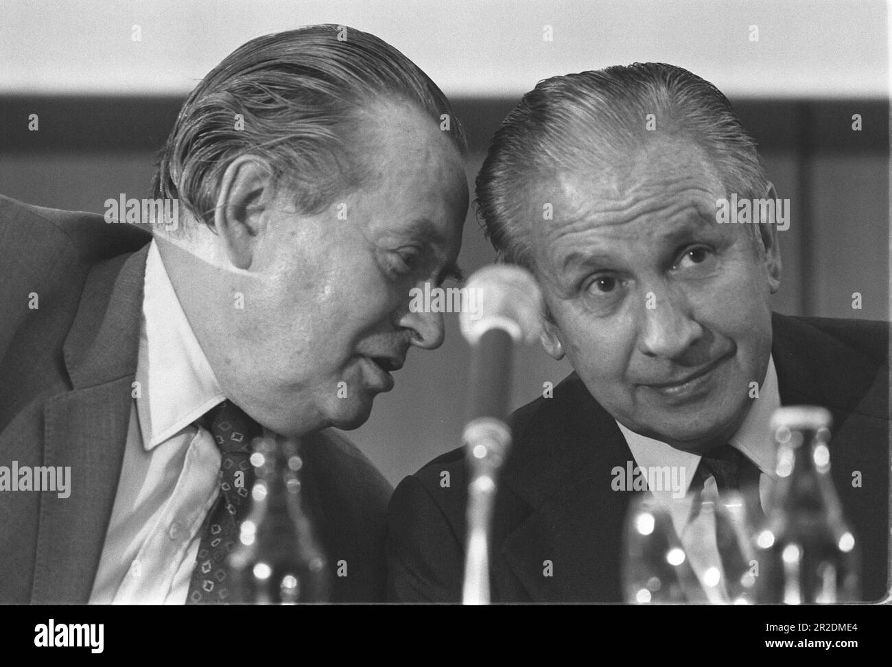 ARCHIVE PHOTO: Former NOC President Willi DAUME would have turned 110 on May 24, 2023, NOK President Willi DAUME (left), Germany, in conversation with IOC President Juan Antonio SAMARANCH, Spain, at the 11th Olympic Congress in Baden Baden, 09/25/1981. ? Stock Photo