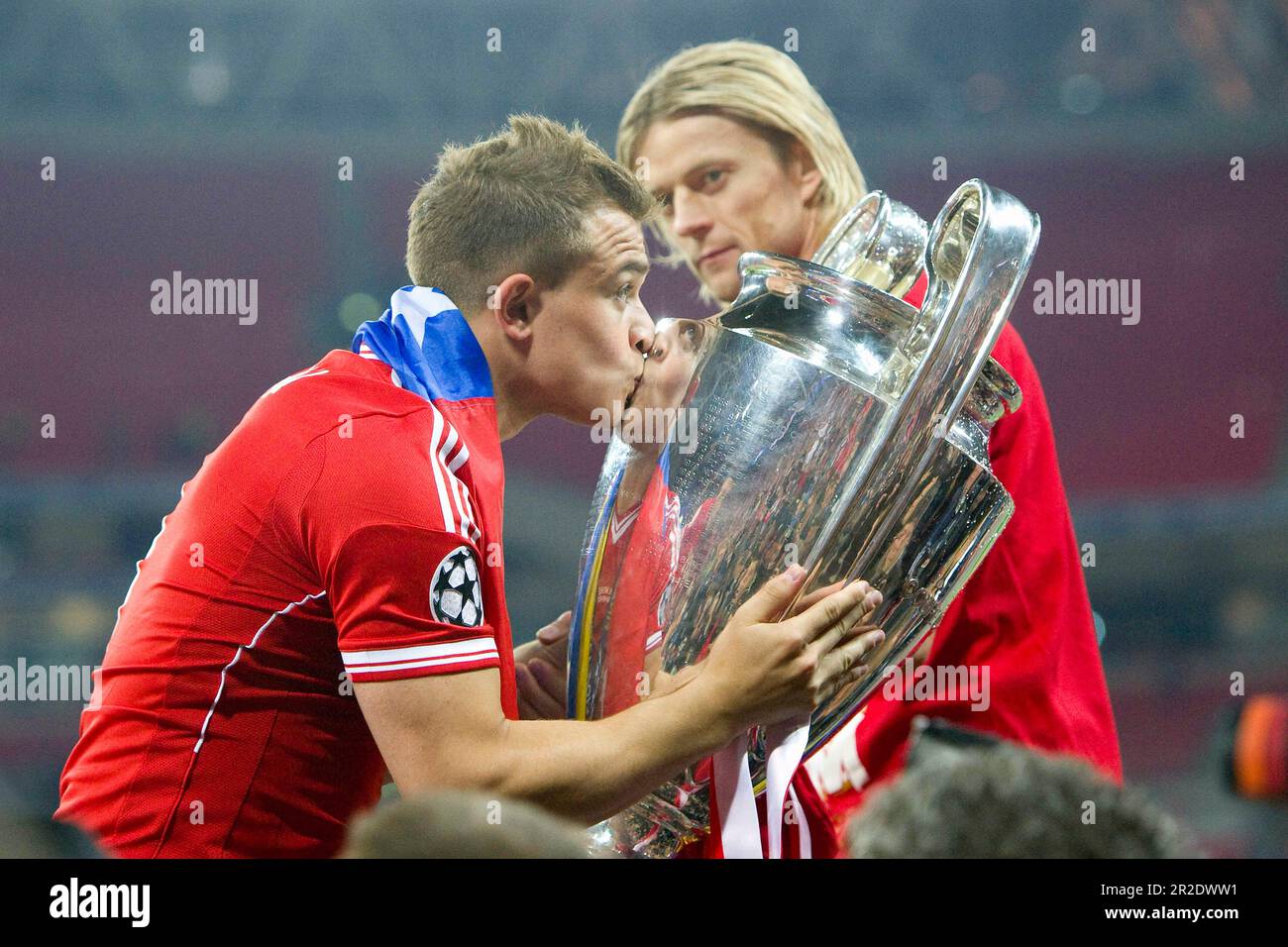 ARCHIVE PHOTO: 10 years ago, on May 25, 2013, FC Bayern Munich won the UEFA Champions League, Xherdan SHAQIRI (left, M) kisses the trophy, Anatoliy TYMOSHCHUK (M) watches, Soccer Champions League Final 2013/Borussia Dortmund (DO) - FC Bayern Munich (M) 1:2. SEASON 2012/13, WEMBLEY STADIUM, 25/05/2013. ? Stock Photo