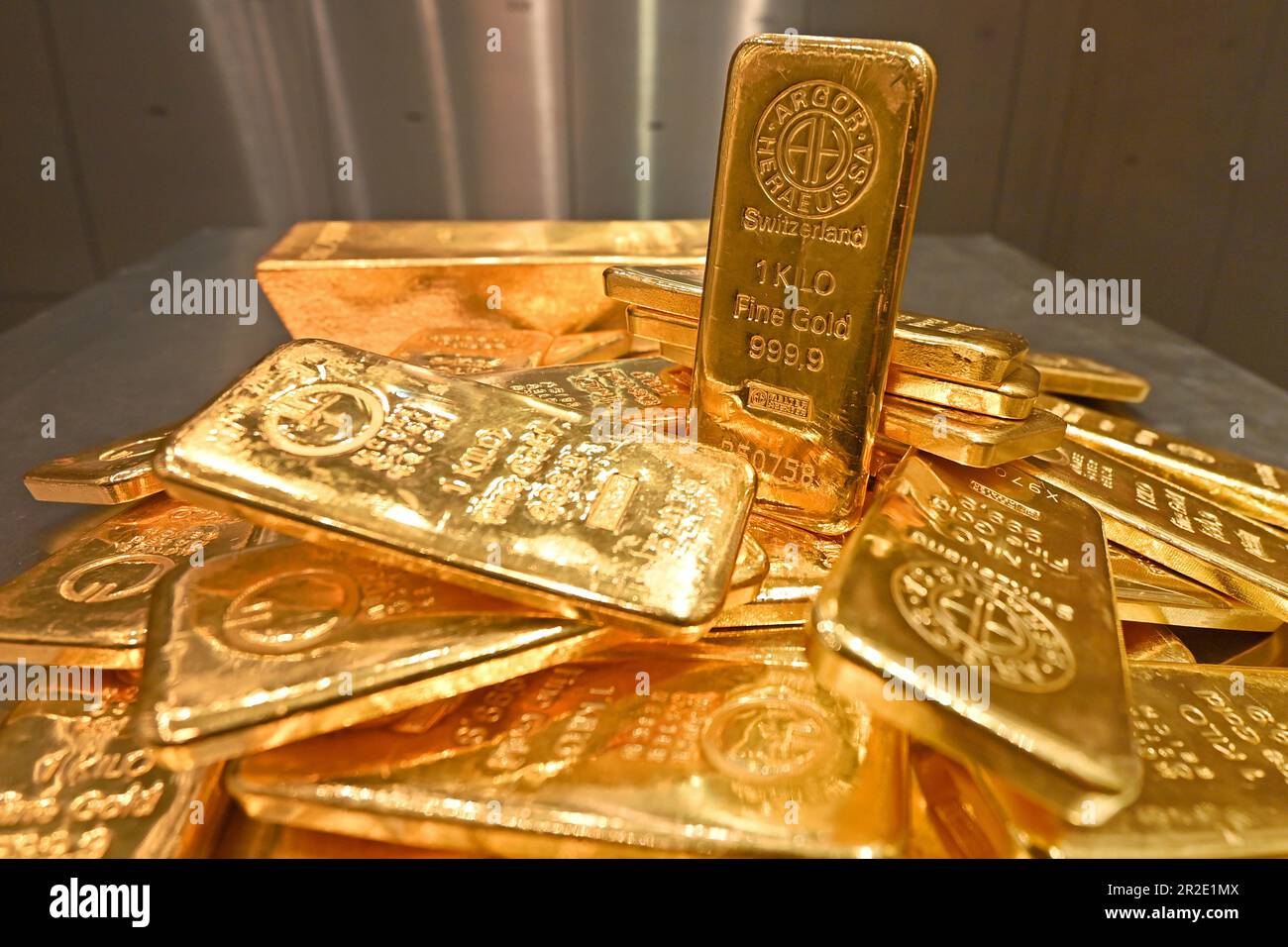 Munich, Deutschland. 19th May, 2023. 1kg kg gold bars worth approx