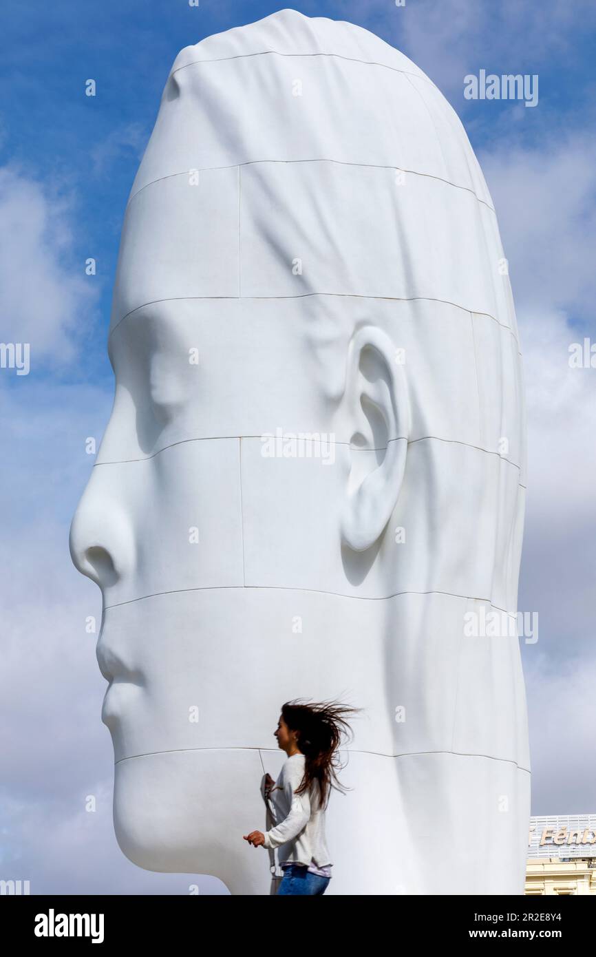 Spain, Madrid, “Julia” standing 12 metres tall in Madrid’s Plaza de Colon is the sculpture of one of Spain’s greats artists, Jaume Plensa. Julia is ma Stock Photo