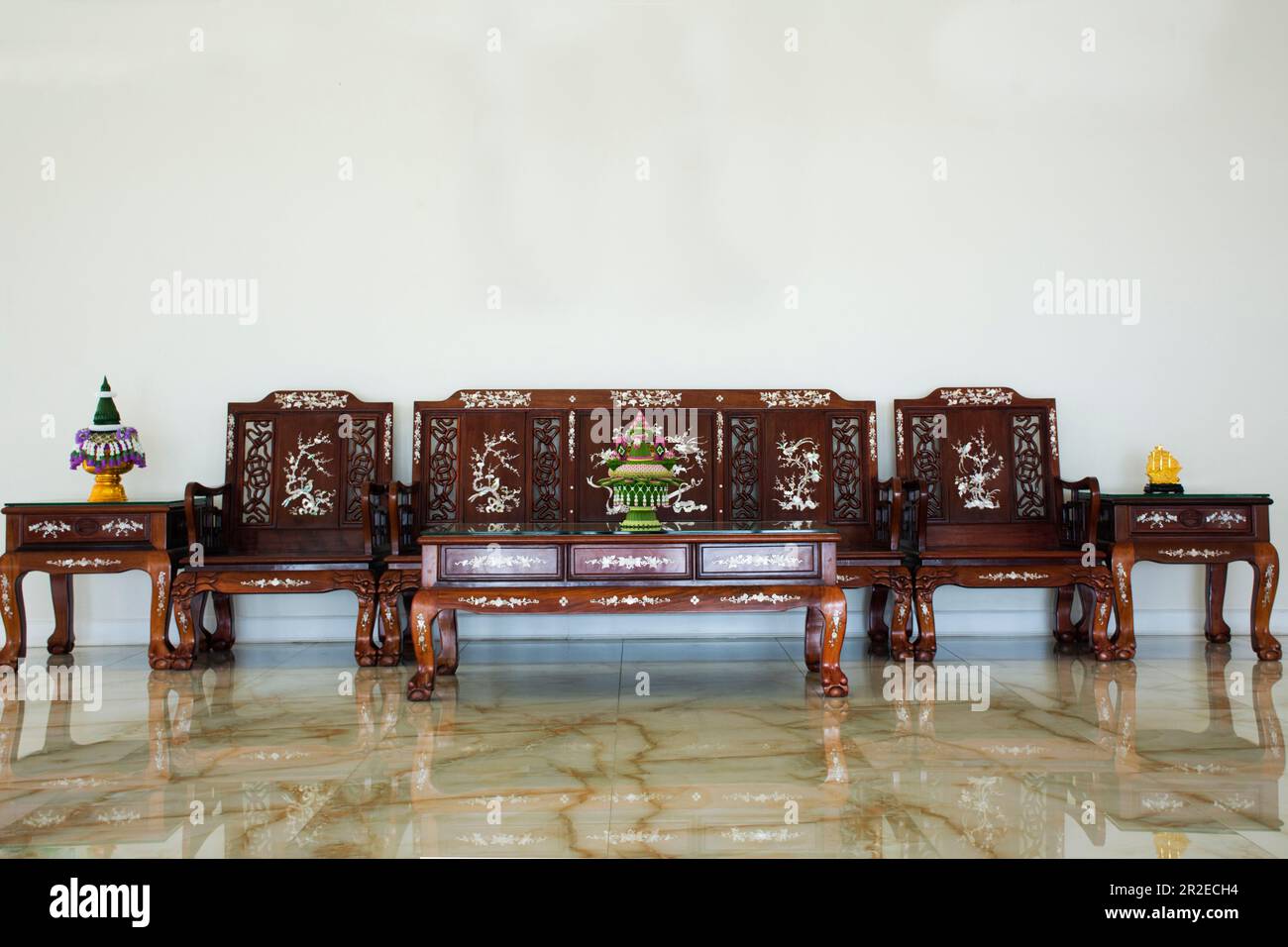 Decoration interior marquetry table and mother of pearl inlay furniture