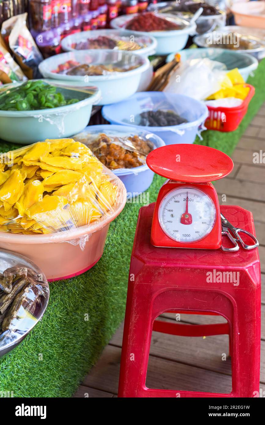 scales in the Vietnamese market for weighing dried fruits and snacks Stock Photo
