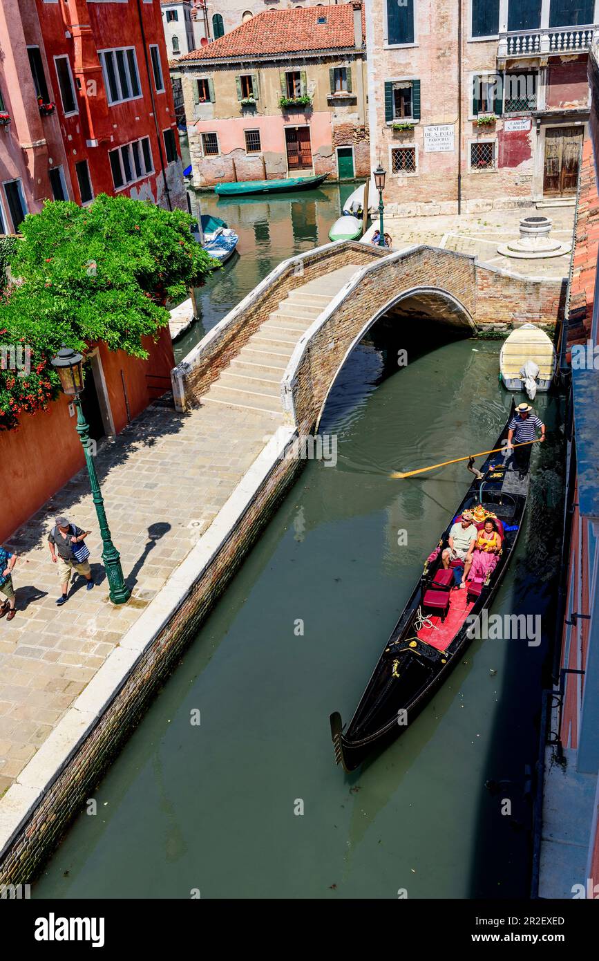 Gondola venice overhead hi-res stock photography and images - Alamy