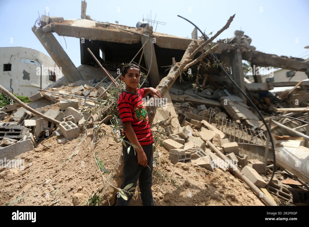 A child is seen in front of a destroyed building belonging to the Al-Bashir Family after the Israeli attacks in Deir Balah, Gaza City. Palestine. Stock Photo