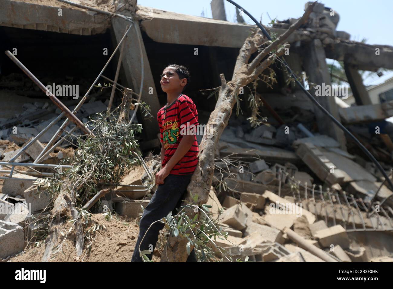 A child is seen in front of a destroyed building belonging to the Al-Bashir Family after the Israeli attacks in Deir Balah, Gaza City. Palestine. Stock Photo