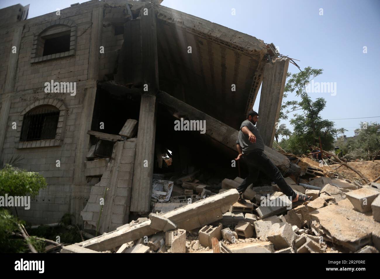 A man inspects a destroyed building belonging to the Al-Bashir Family after the Israeli attacks in Deir Balah, Gaza City. Palestine. Stock Photo