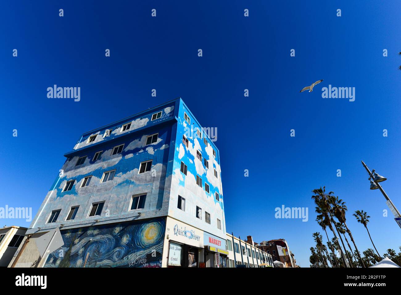 Venice usa blue house hi-res stock photography and images - Alamy