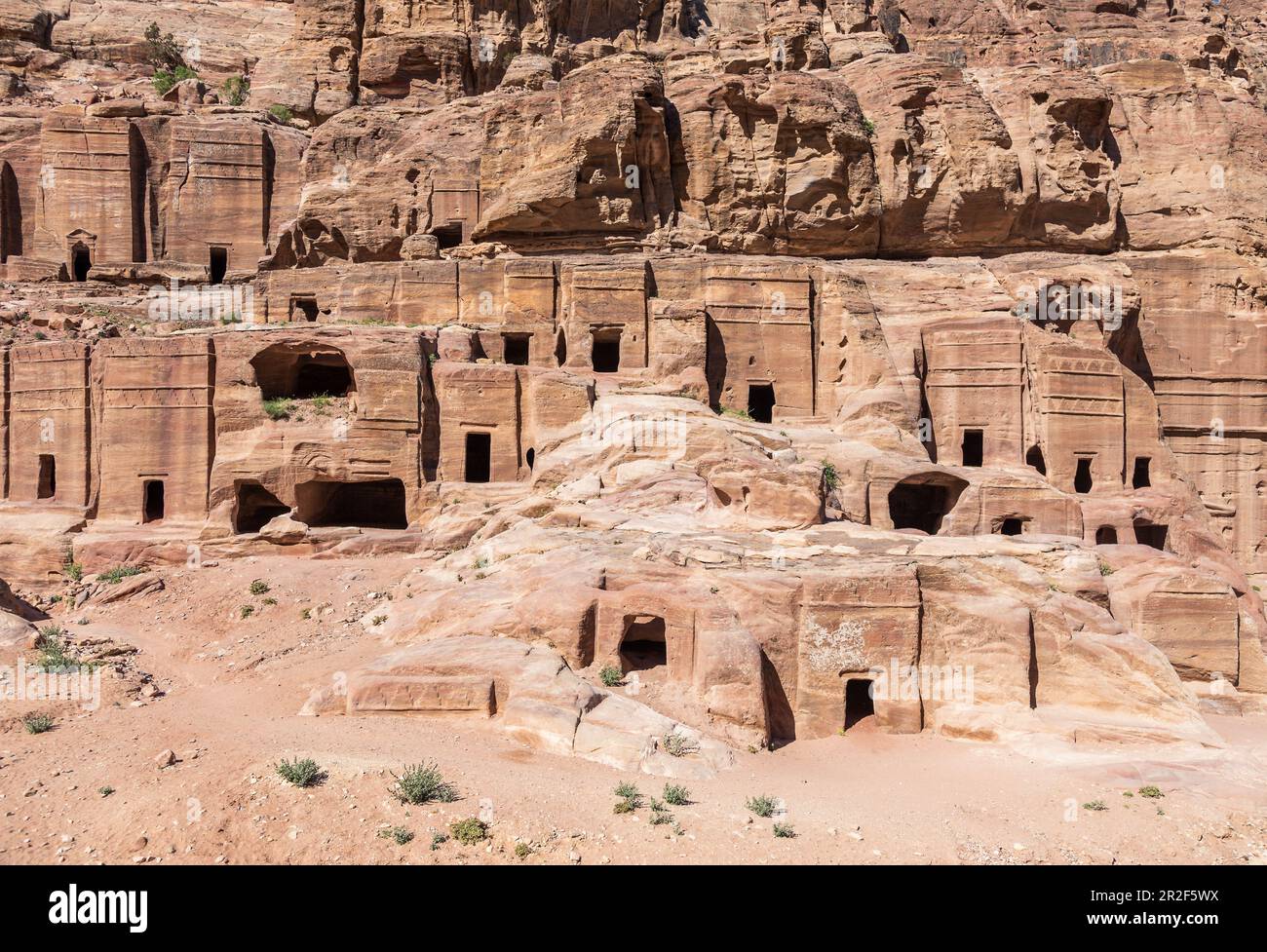 Ruins in the ancient Nabataean city of Petra, Jordan Stock Photo - Alamy