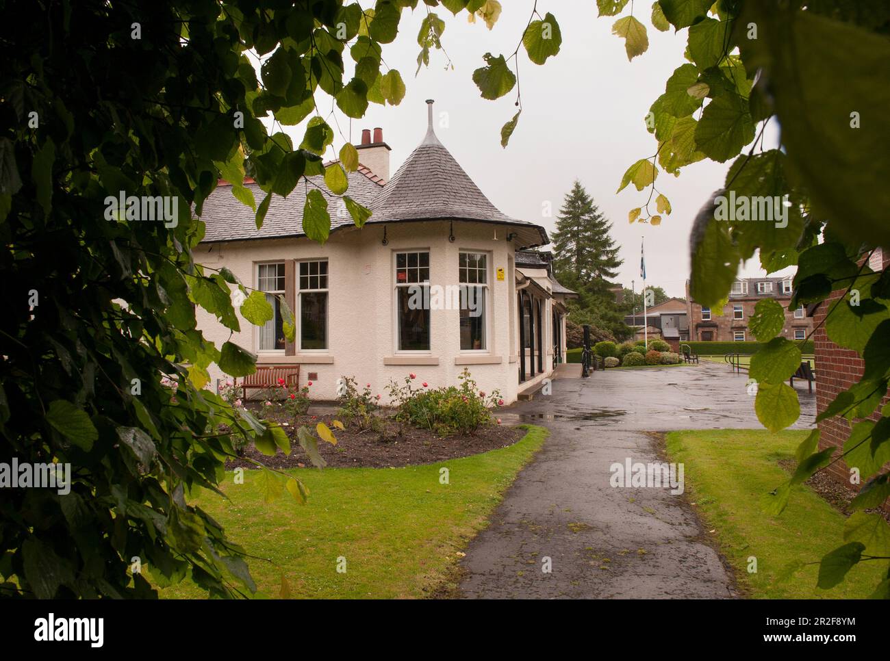 The garden beside the pavilion of the Ardgowan lawn bowling Green in Greenock, Scotland Stock Photo