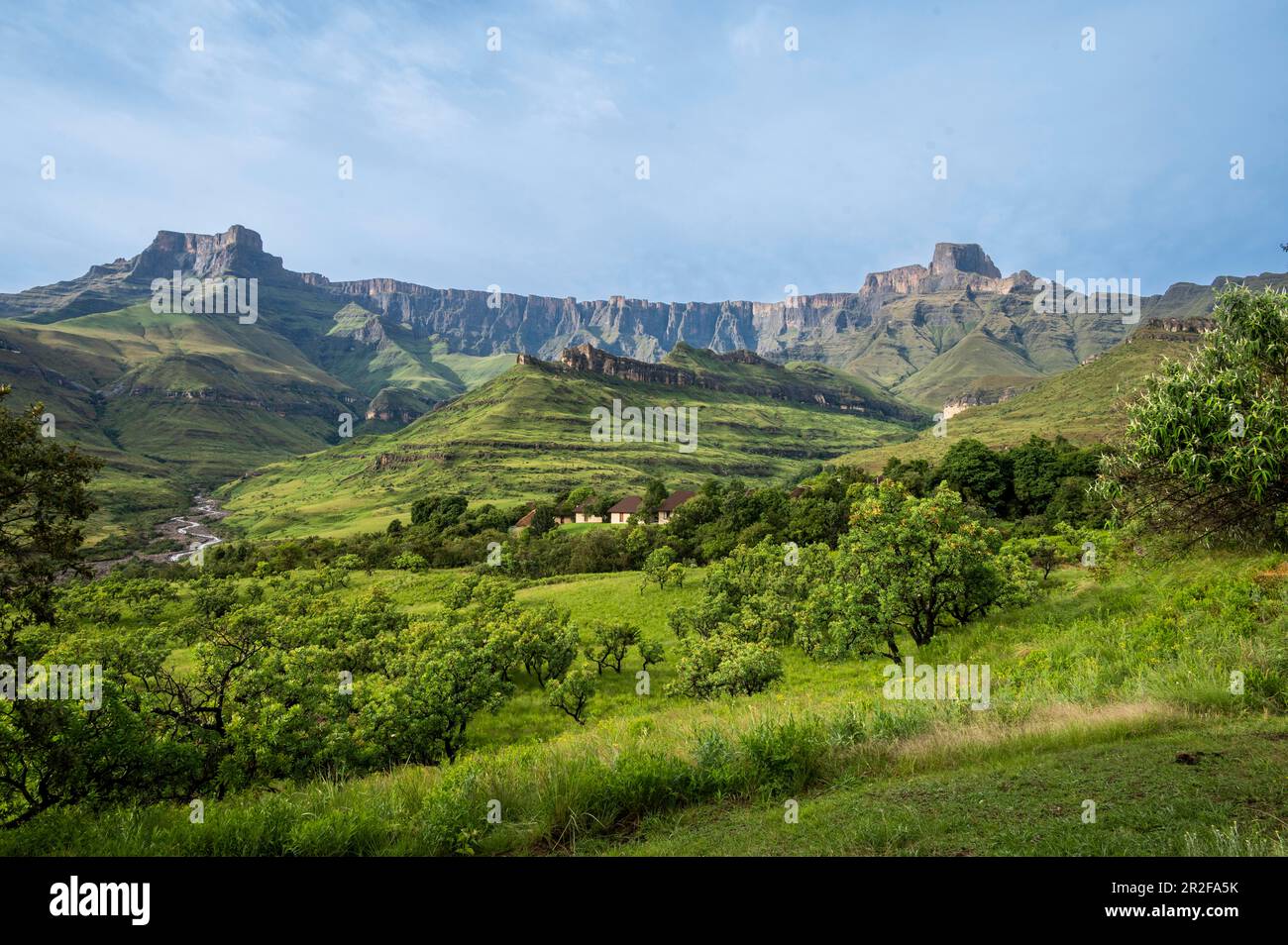 Amphitheatre with Sentinel and Police Mann's Helmet, Royal Natal National Park, Drakensberg South, Kwa Zulu Natal, South Africa Stock Photo