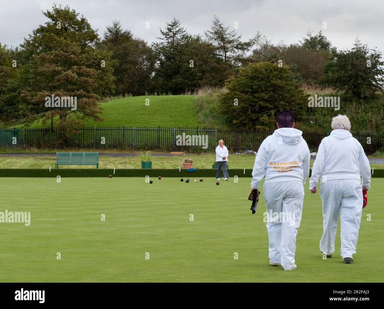 Two women play bowls at the Balornock lawn bowling green in Glasgow, Scotland, UK Stock Photo