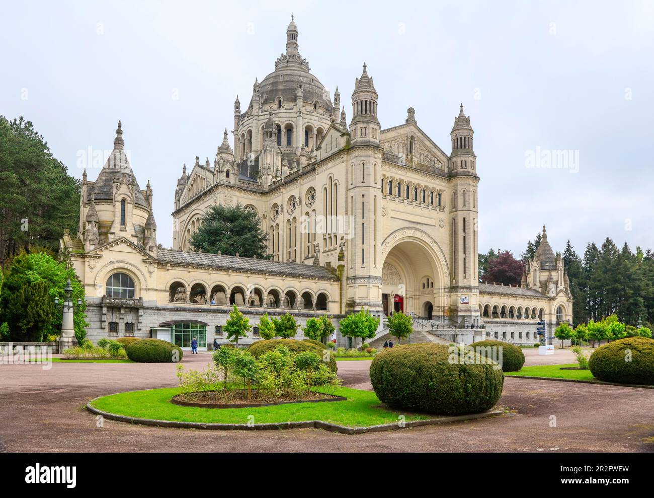 Romano Byzantine Basilica Basilique Sainte Therese De Lisieux Second Romano Byzantine Basilica Basilique Sainte Therese De Lisieux Second