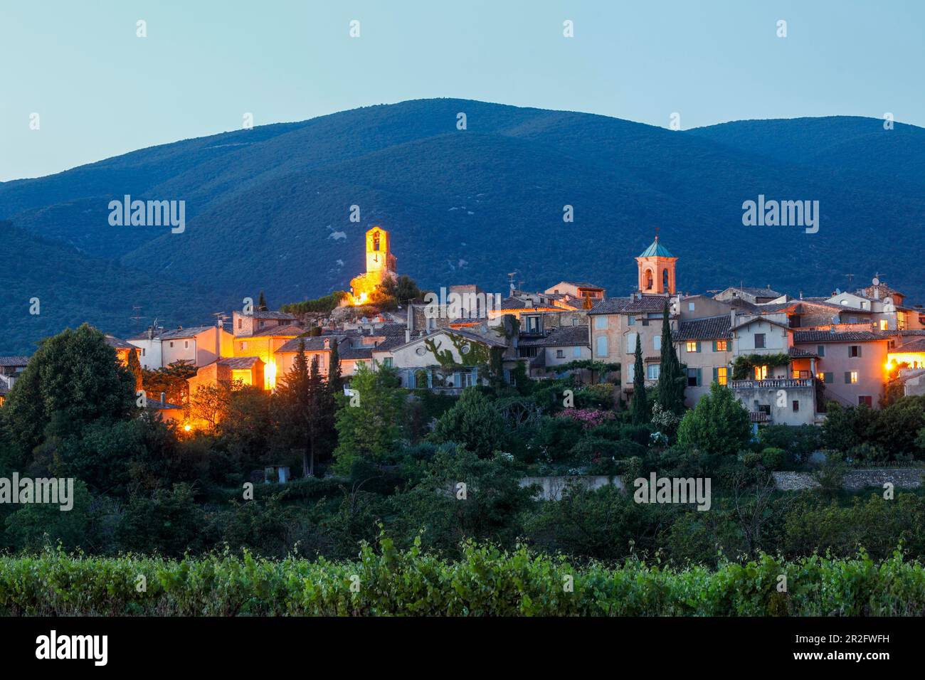 Village of Lourmarin in the Luberon, Vaucluse, Provence, France Stock Photo