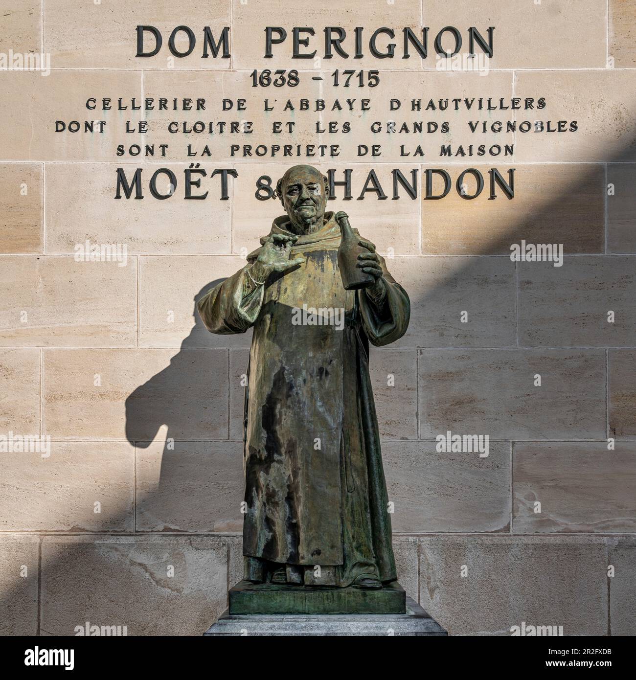 Statue of Dom Perignon, Moet et Chandon, LVMH, Louis Vuitton Moet Hennessy Group, Epernay, Champagne, France Stock Photo