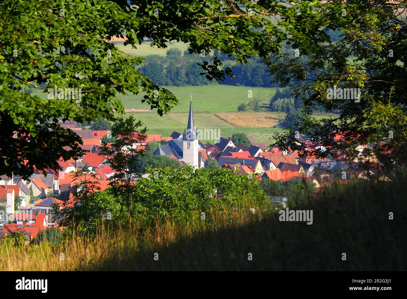 Aufstieg zur Walberla bei Kirchehrenbach, Landschaft, Ortschaft, Dorf, Fränkische Schweiz, Ober-Franken, Bayern, Deutschland Stock Photo