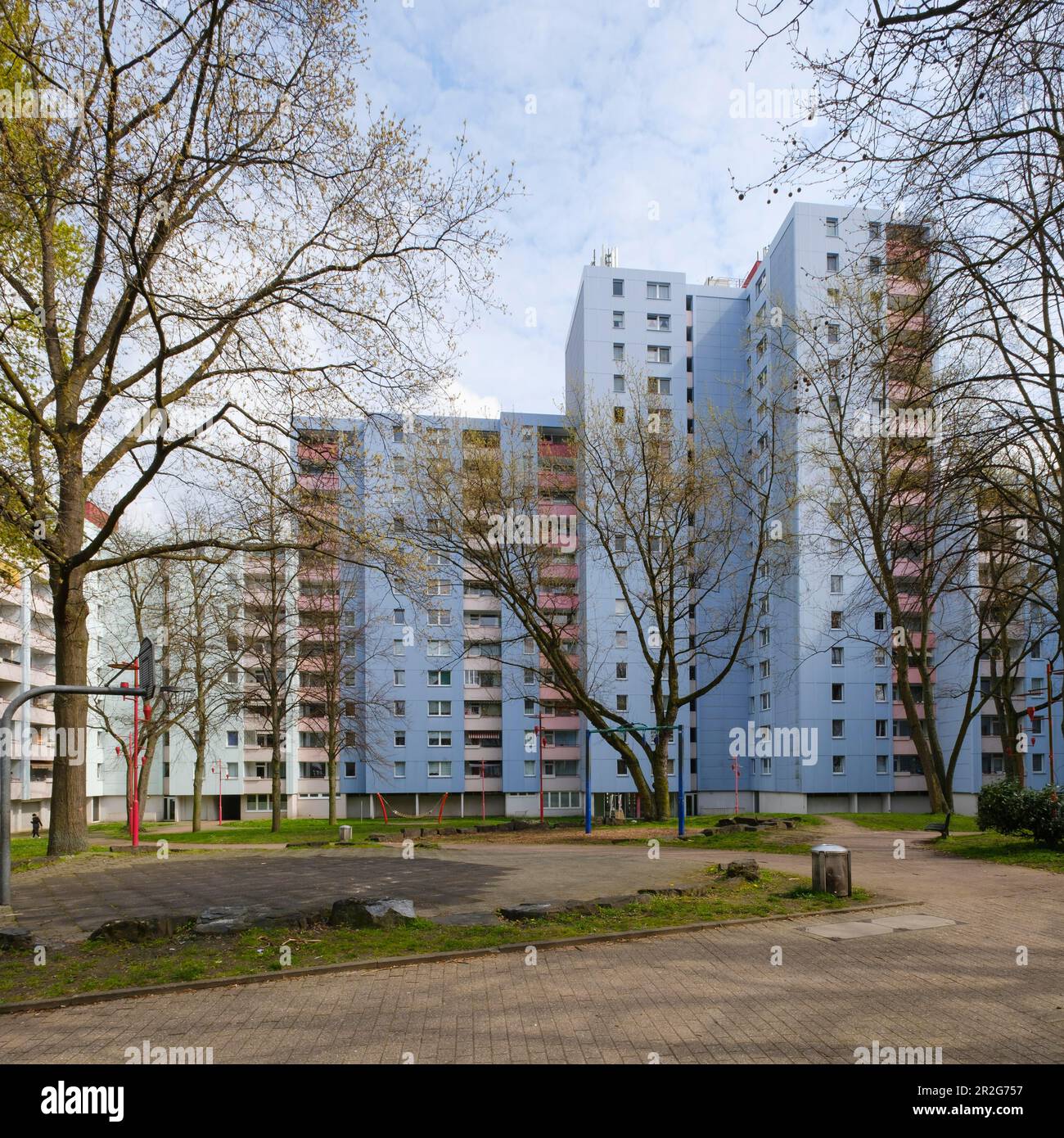 High rise housing estate hi-res stock photography and images - Alamy