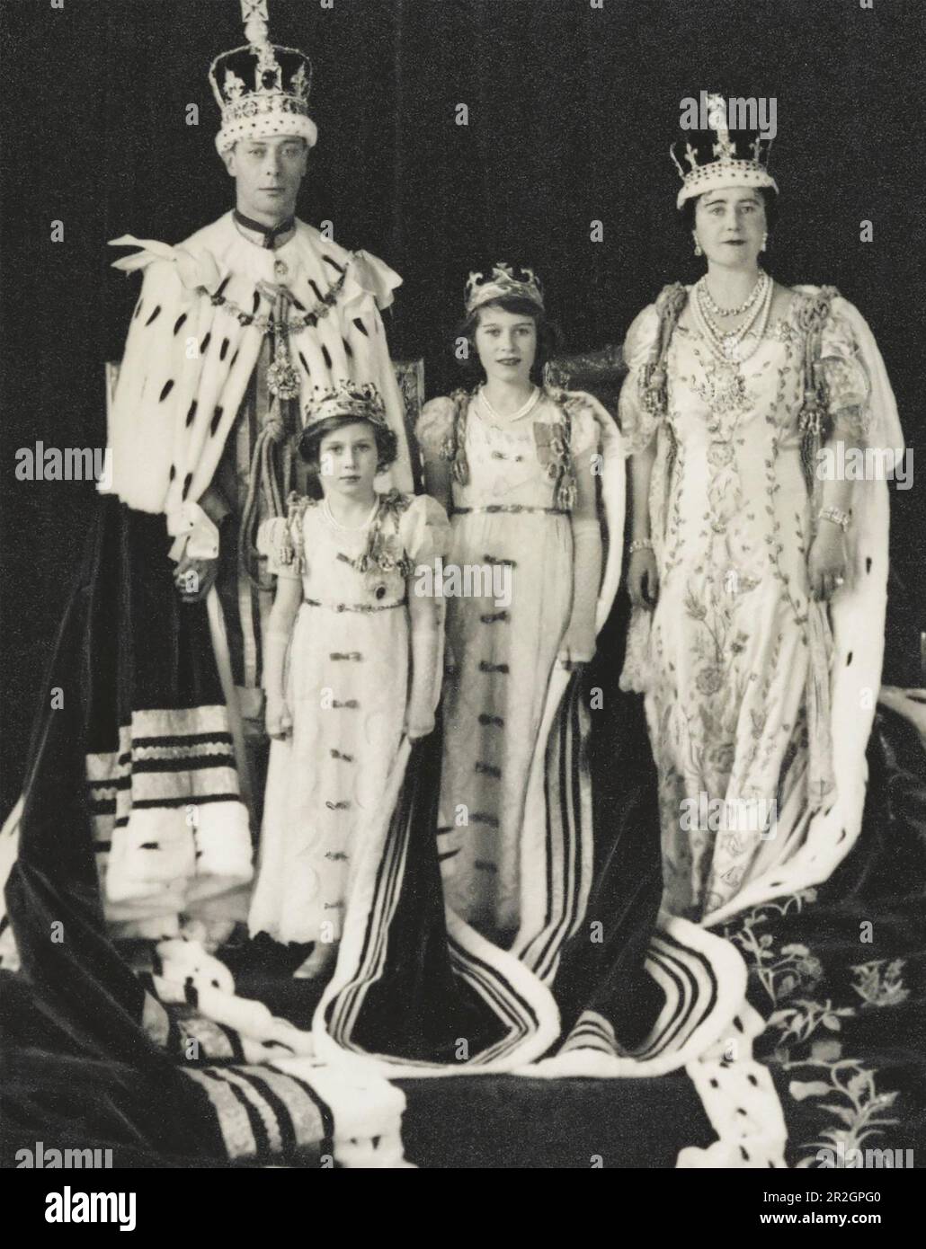 George Ralph Liz GEORGE VI in Coronation robes in 1936 with Queen Elizabeth Bowes-Lyon ...