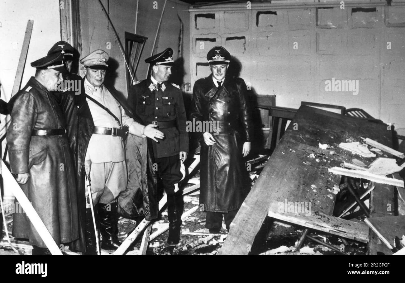 ADOLF HITLER 20 July 1944 plot.  Hermann Goering in white uniform talks to Martin Bormann amid the ruins of the room in the Wolf's Lair Stock Photo