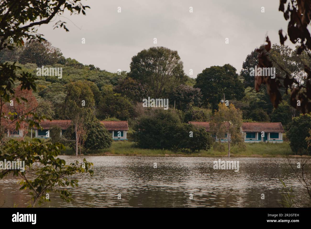 Landscape house lake scene hi-res stock photography and images - Alamy