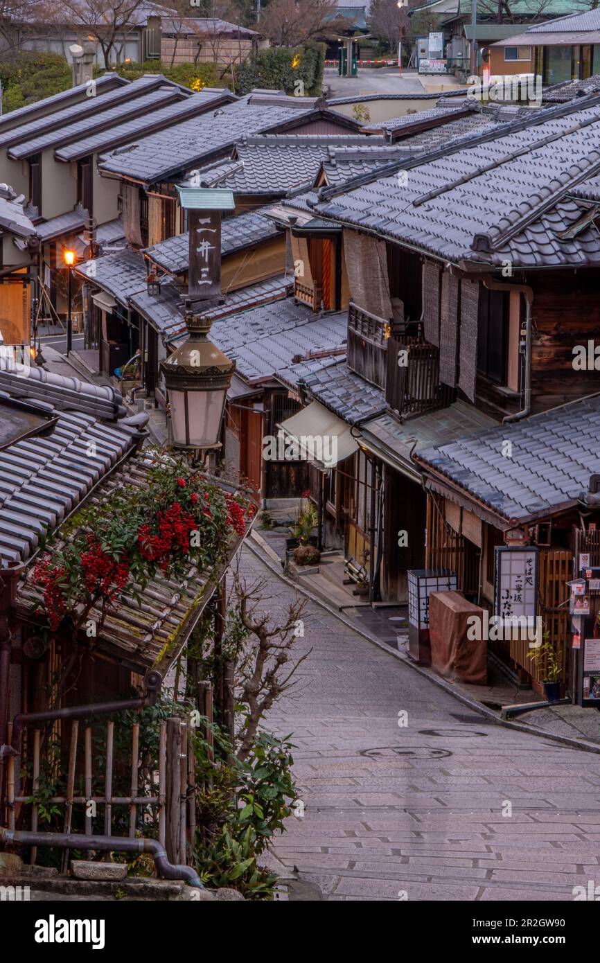 japan; kyoto; Higashiyama District; old; historical