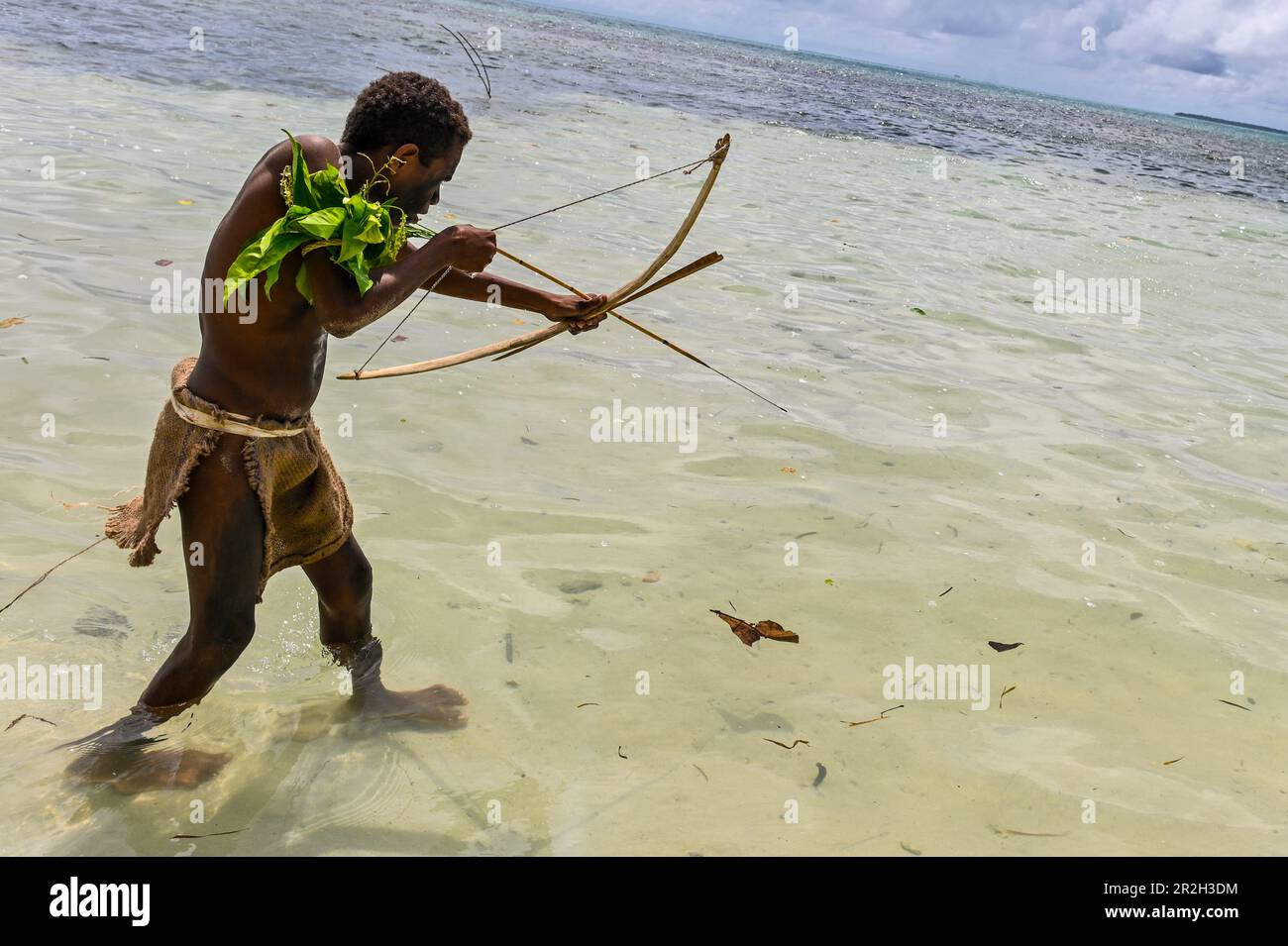 https://c8.alamy.com/comp/2R2H3DM/in-the-solomon-islands-the-arch-used-for-fishing-is-typically-made-from-locally-available-materials-such-as-wood-bamboo-or-other-sturdy-plant-materials-skilled-fishermen-utilize-their-knowledge-of-fish-behavior-and-habitat-to-position-themselves-strategically-often-at-fishing-grounds-known-for-their-abundance-of-fish-2R2H3DM.jpg