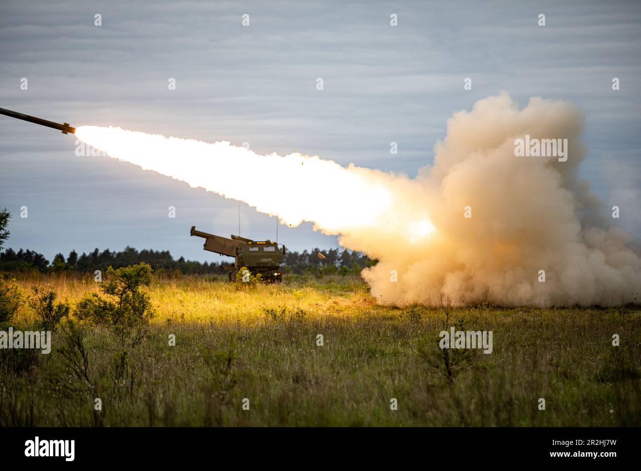 U.S. Soldiers assigned to the 1st Battalion, 14th Field Artillery ...