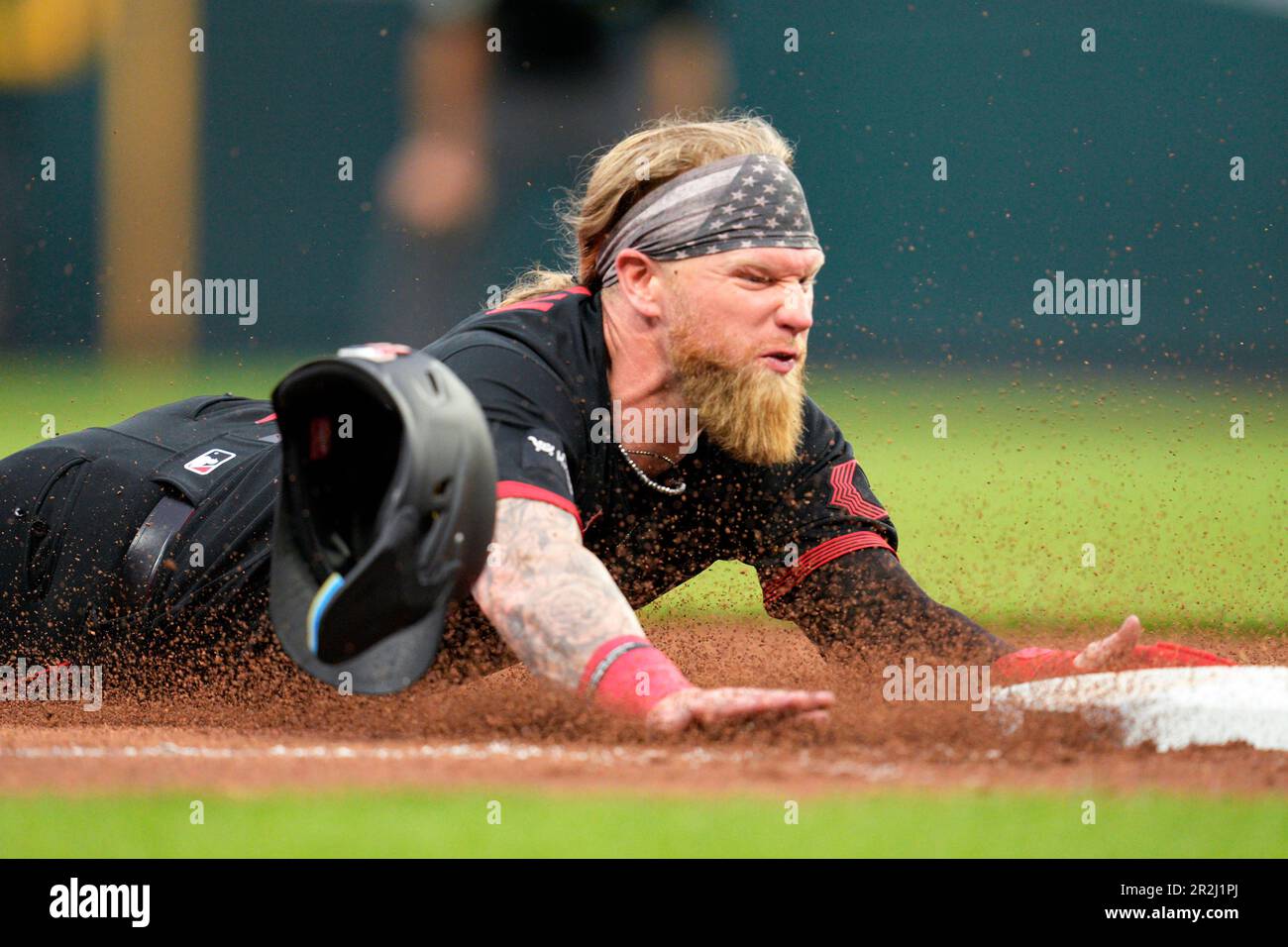 Cincinnati Reds' Jake Fraley steals third base against the New York