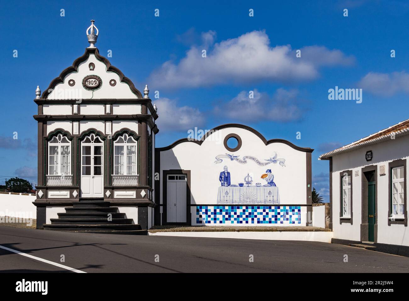The religious building Império do Espírito Santo de Porto Martins e